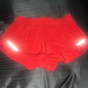 Lululemon hotty hot size 10 2.5 in.